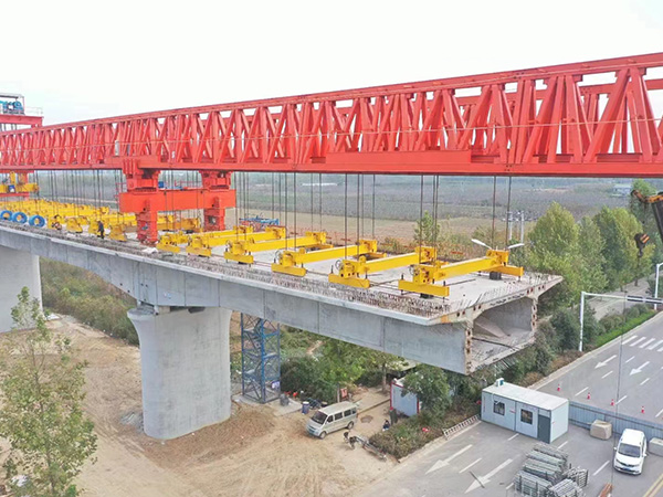 56米2600噸節(jié)段拼架橋機(jī) 56米2600噸節(jié)段拼架橋機(jī)